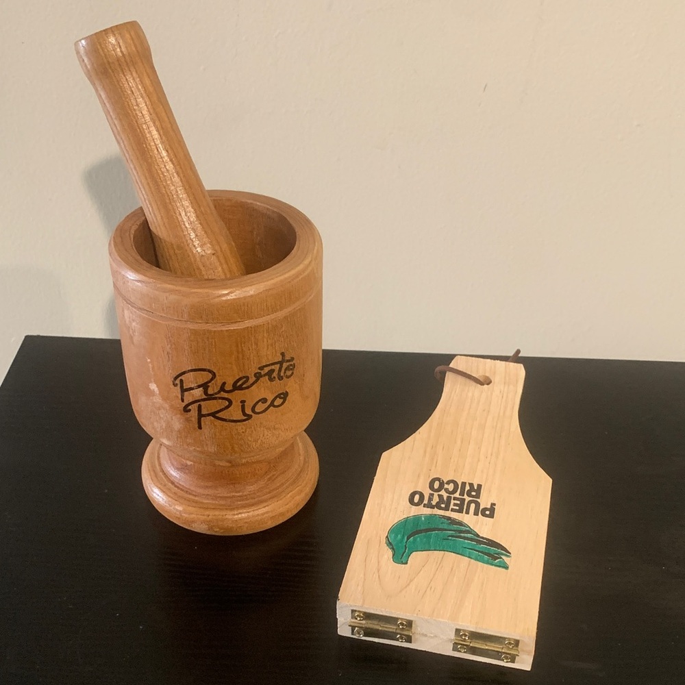 Wooden Mortar and Pestle Set with Puerto Rico Design